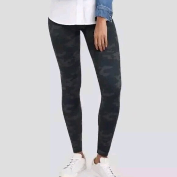 Spanx Size Medium  Black Camo Ecocare‎ Ankle Leggings Style 20344R NWT - Picture 1 of 11
